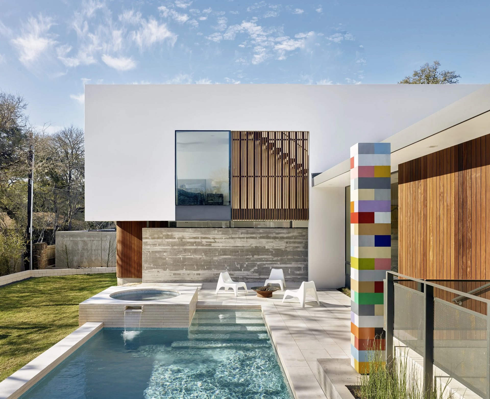 Custom modern pool and home built by Modern Pools in Austin, Texas