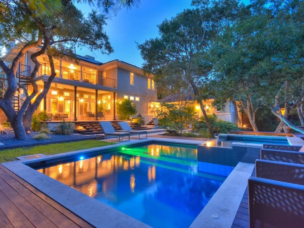 Armstrong custom pool by Modern Pools in Austin